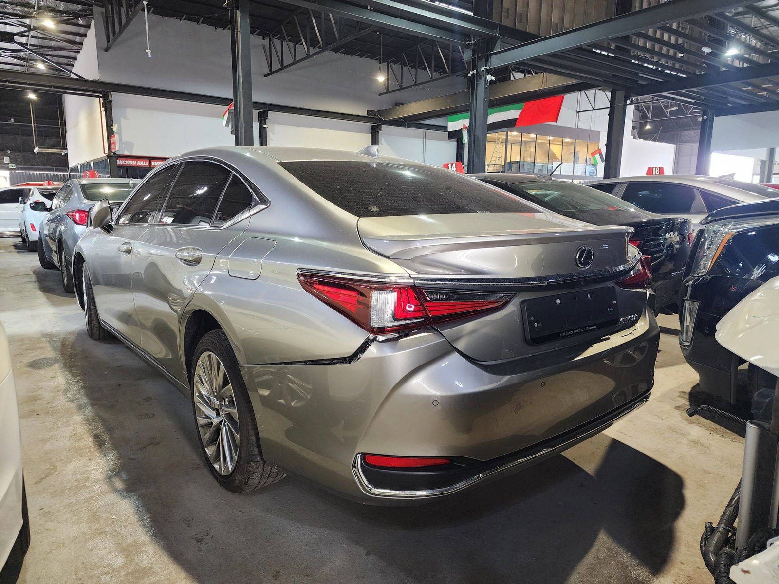 2023 LEXUS ES 300 — 39108 KM — Lot 2014723 — Main - Marhaba Auctions Used Cars - Image 3