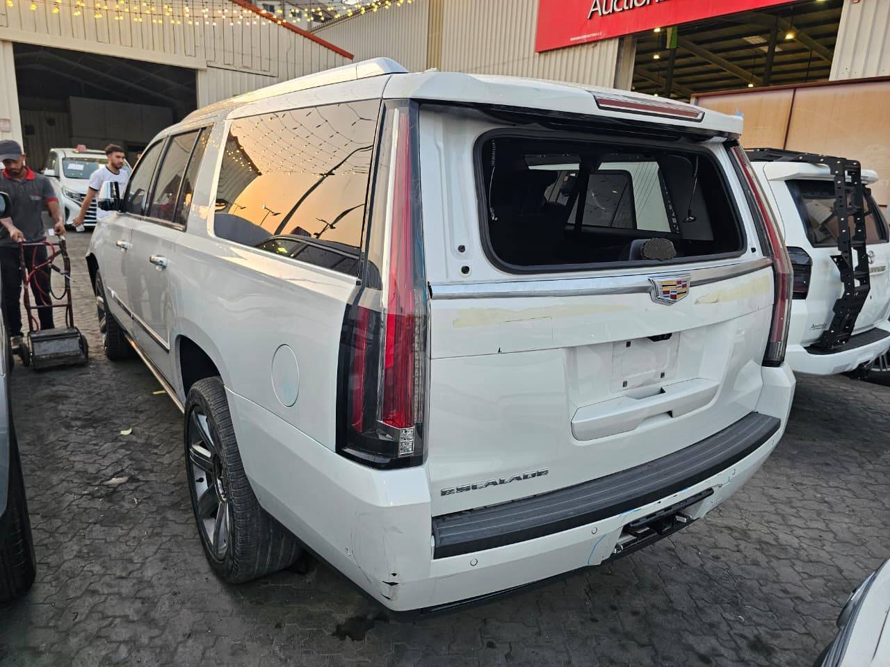 CADILLAC ESCALADE ESV PREMIUM LUXURY 2019 - Marhaba Auction Used Cars - Image 7
