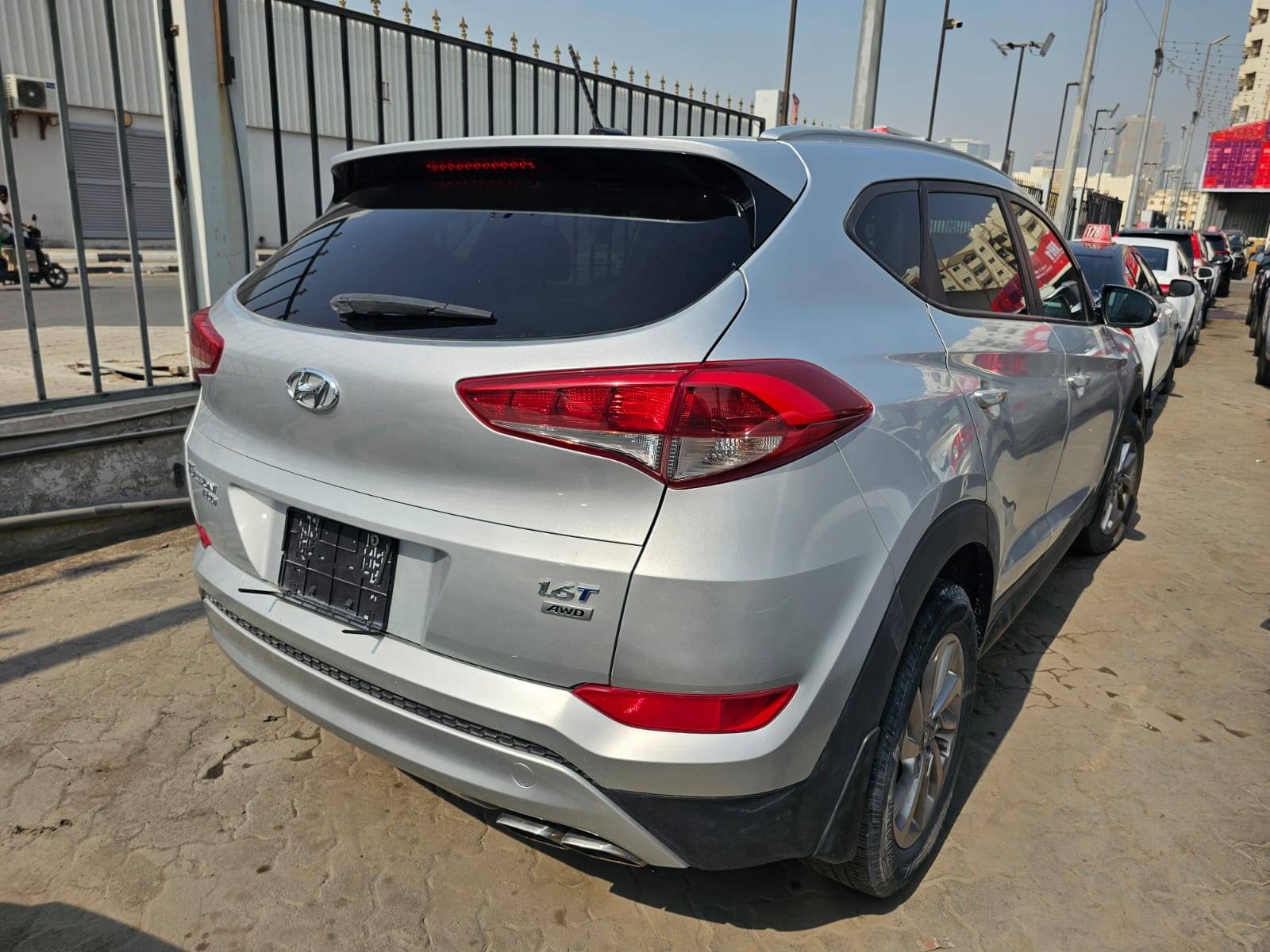 2017 HYUNDAI TUCSON — 188769 Miles — Lot 24HU383390 — Main - Marhaba Auctions Used Cars - Image 5