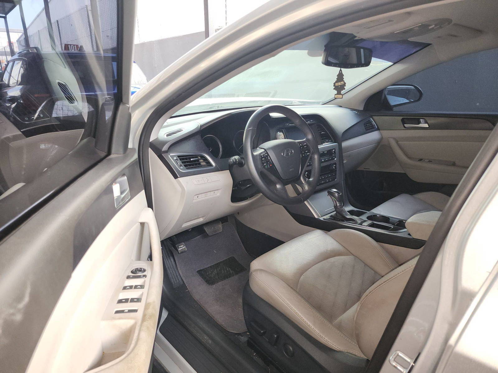 2015 HYUNDAI SONATA SPORT — 167371 Miles — Lot 41055704 — Al Quoz - Marhaba Auctions Used Cars - Image 9