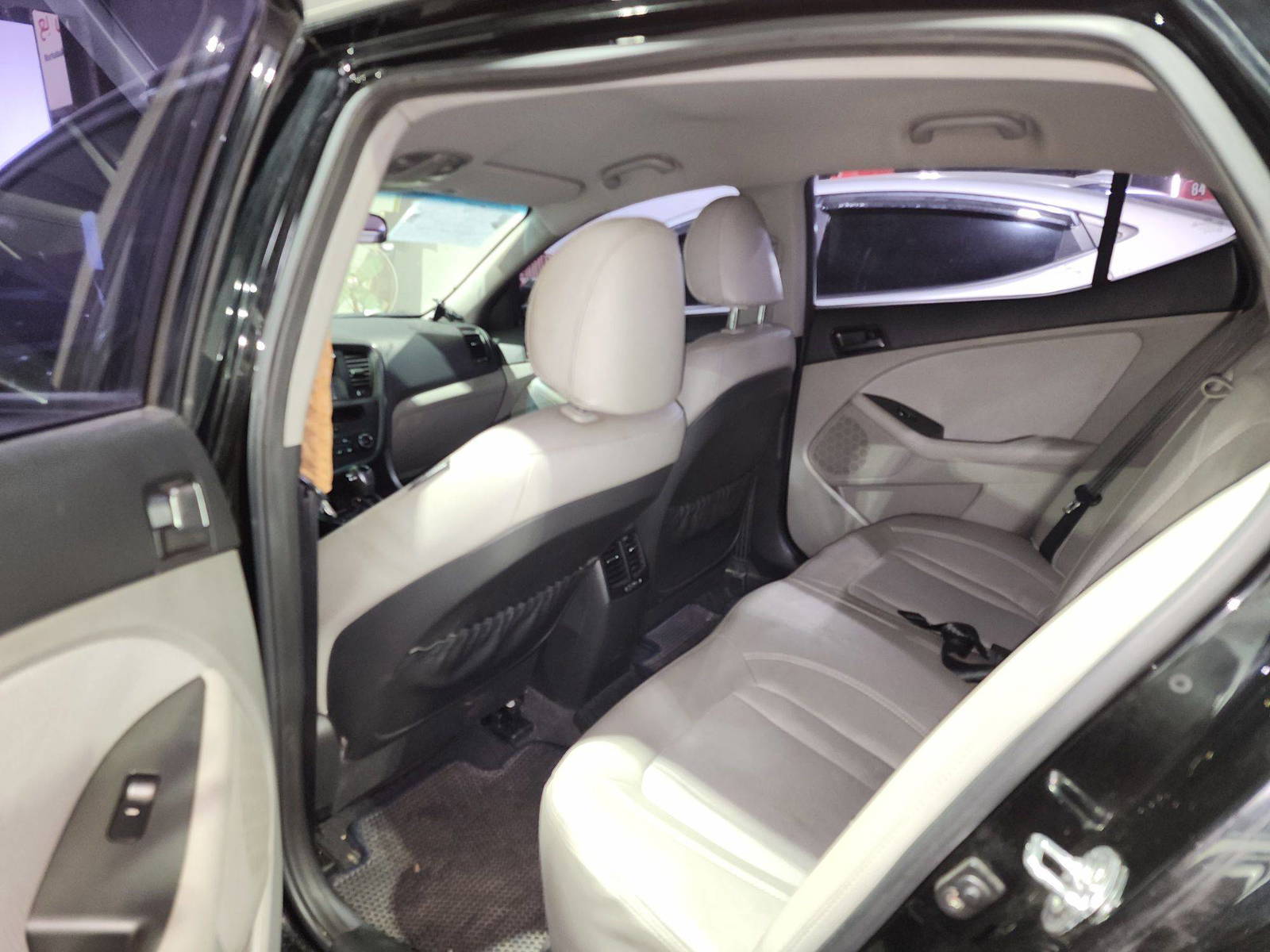 2012 KIA K5 — 148168 KM — Lot 193827 — Al Quoz - Marhaba Auctions Used Cars - Image 7