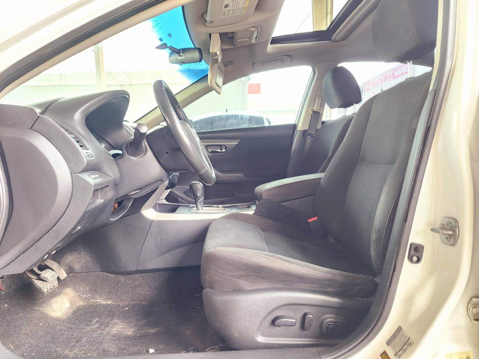 2015 NISSAN ALTIMA — 389629 KM — Lot AP6FN330851 — Souq - Marhaba Auctions Used Cars - Image 9