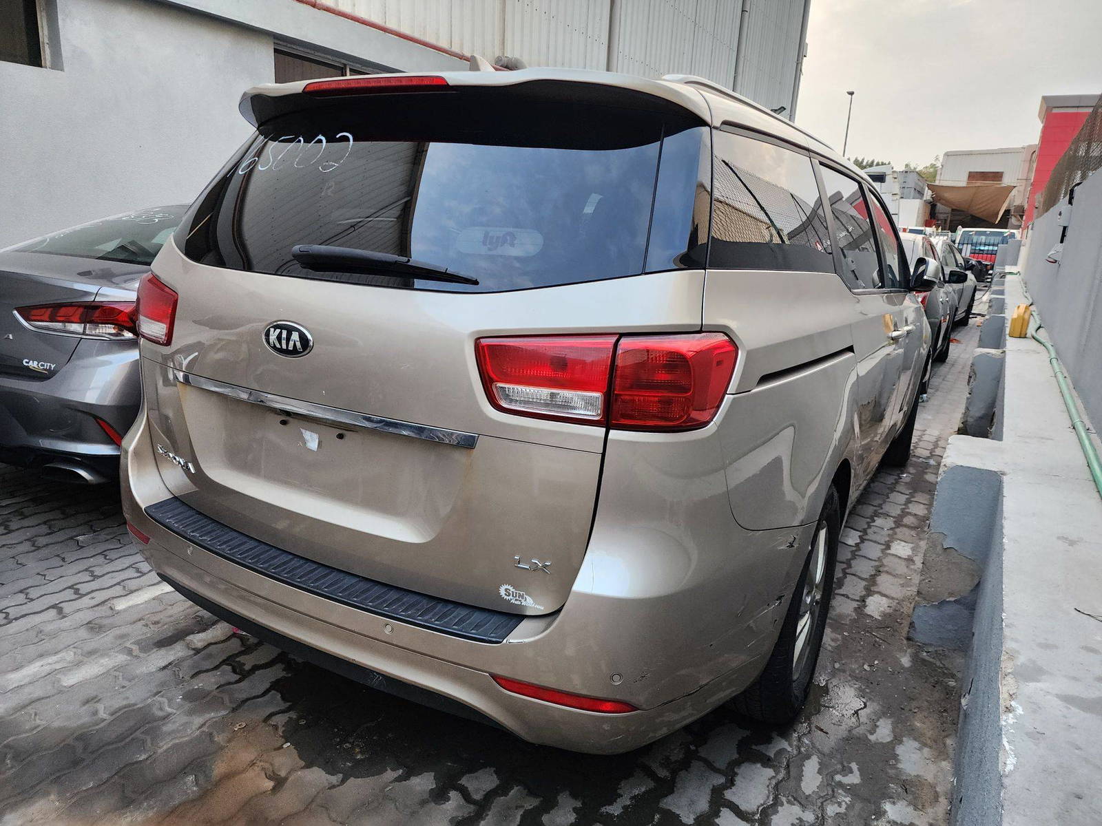 2016 KIA SEDONA — 179988 Miles — Lot 78689934 — Souq - Marhaba Auctions Used Cars - Image 6