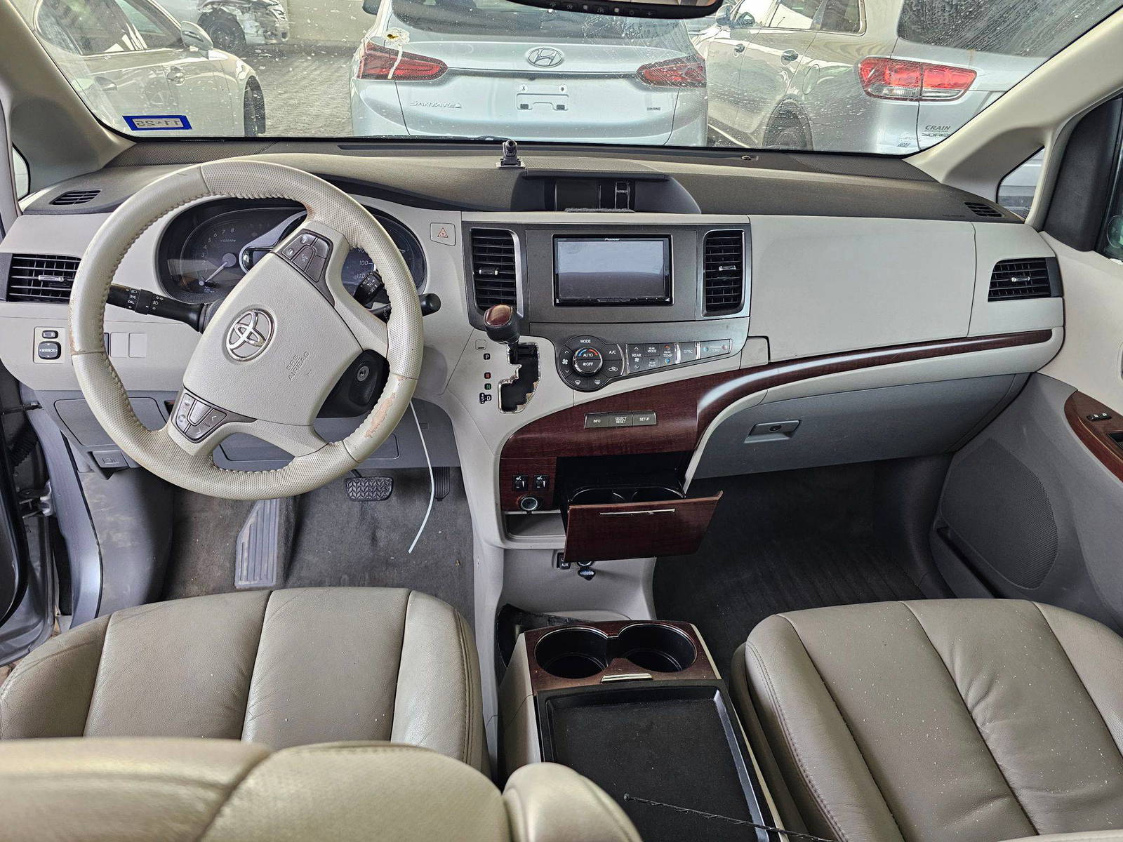 2011 TOYOTA SIENNA — 178414 Miles — Lot 81879155 — Souq - Marhaba Auctions Used Cars - Image 8