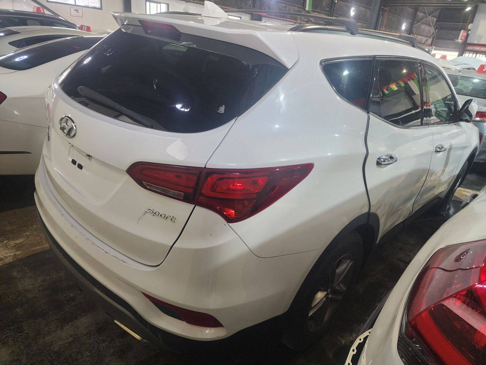 2017 HYUNDAI SANTA FE — 174619 KM — Lot HG443999 — Souq - Marhaba Auctions Used Cars - Image 5
