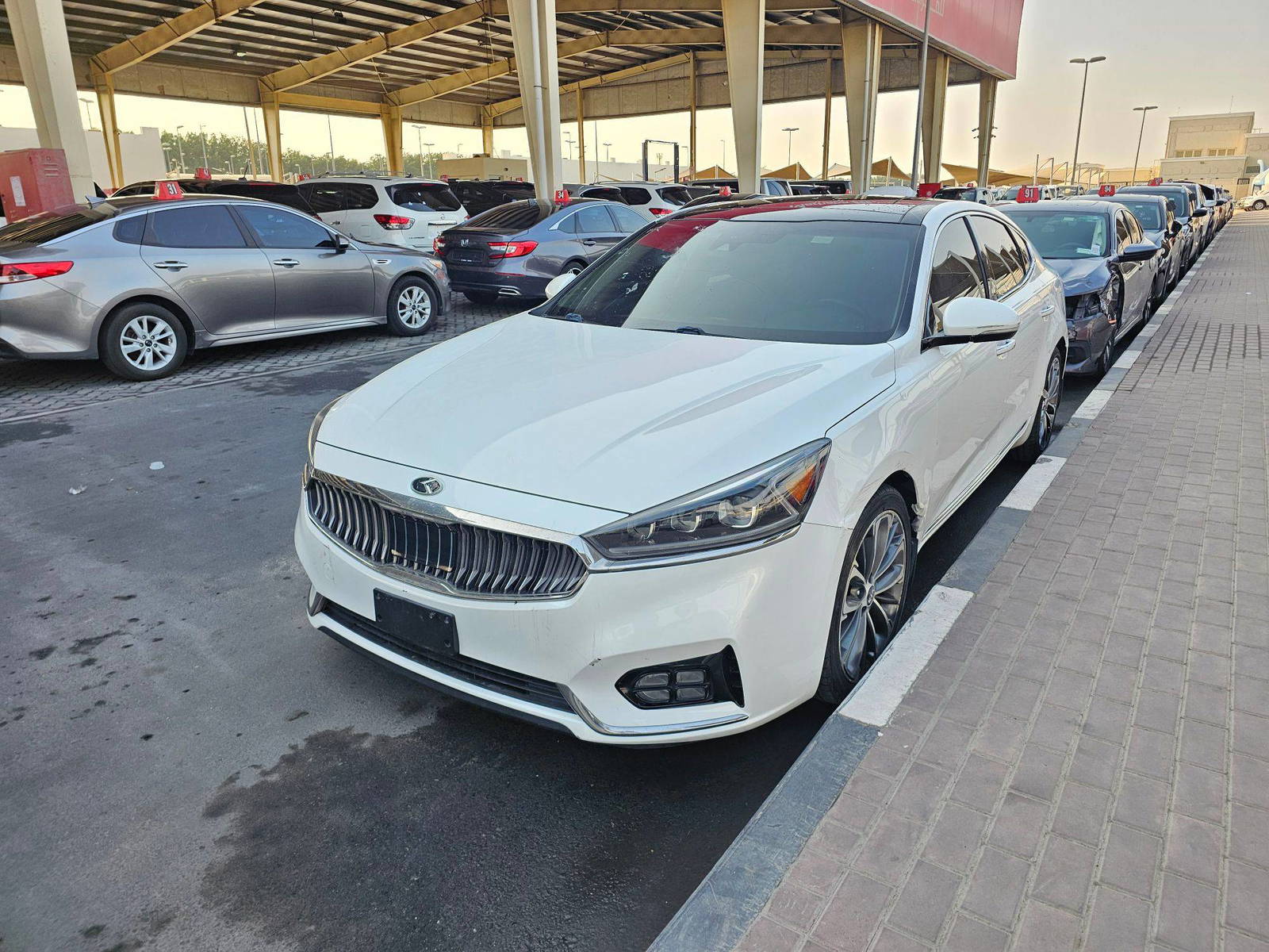 2017 KIA CADENZA — 111954 Miles — Lot J10H5090166 — Souq - Marhaba Auctions Used Cars - Image 5