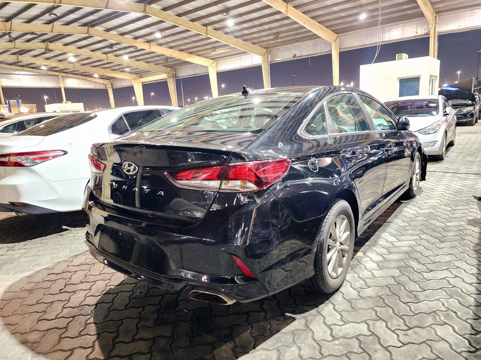 2018 HYUNDAI SONATA — 87150 Miles — Lot H600610 — Souq - Marhaba Auctions Used Cars - Image 4