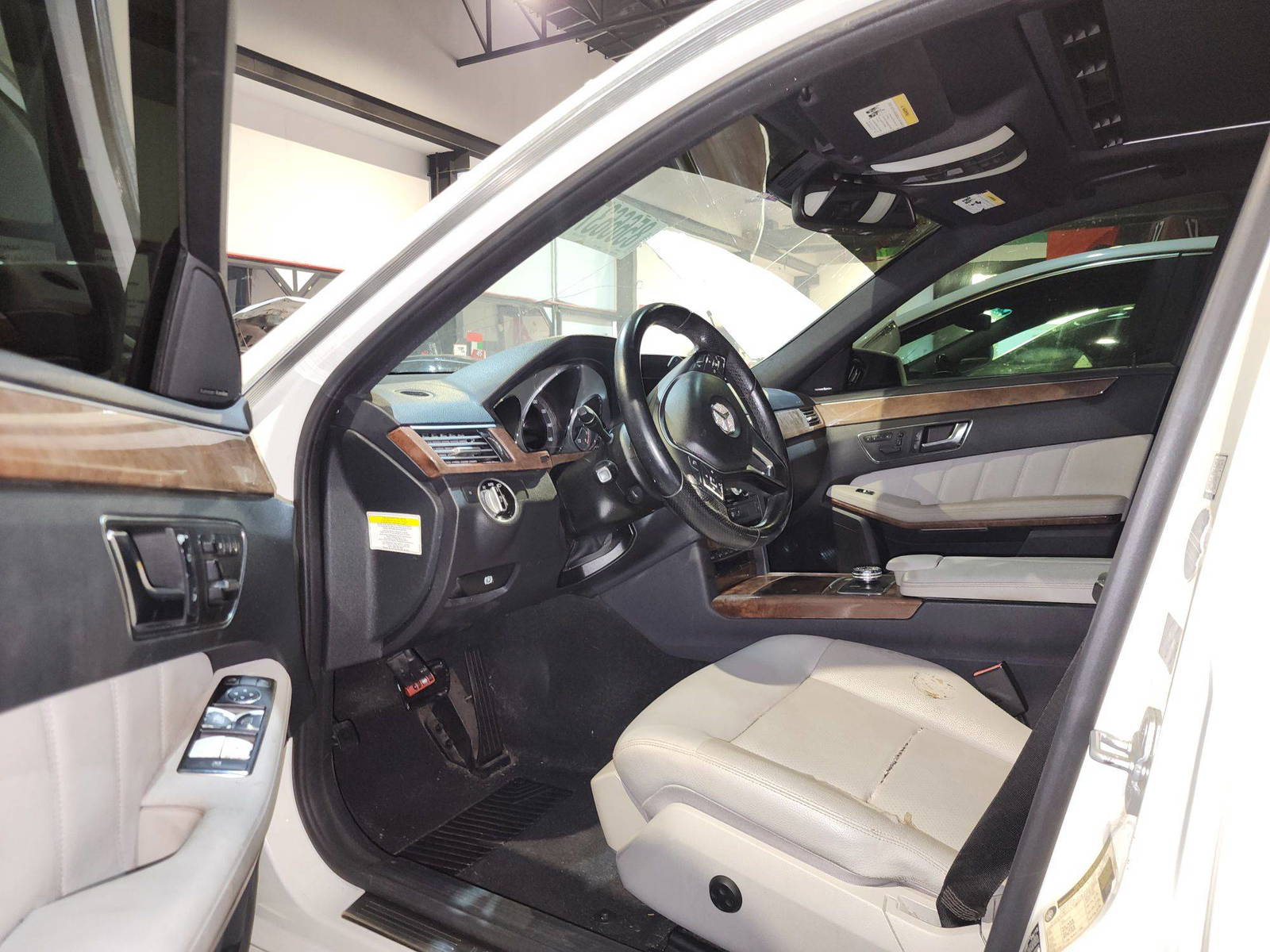 2012 MERCEDES BENZ E 350 — 138477 Miles — Lot 641186 — Ind. 12 - Marhaba Auctions Used Cars - Image 9