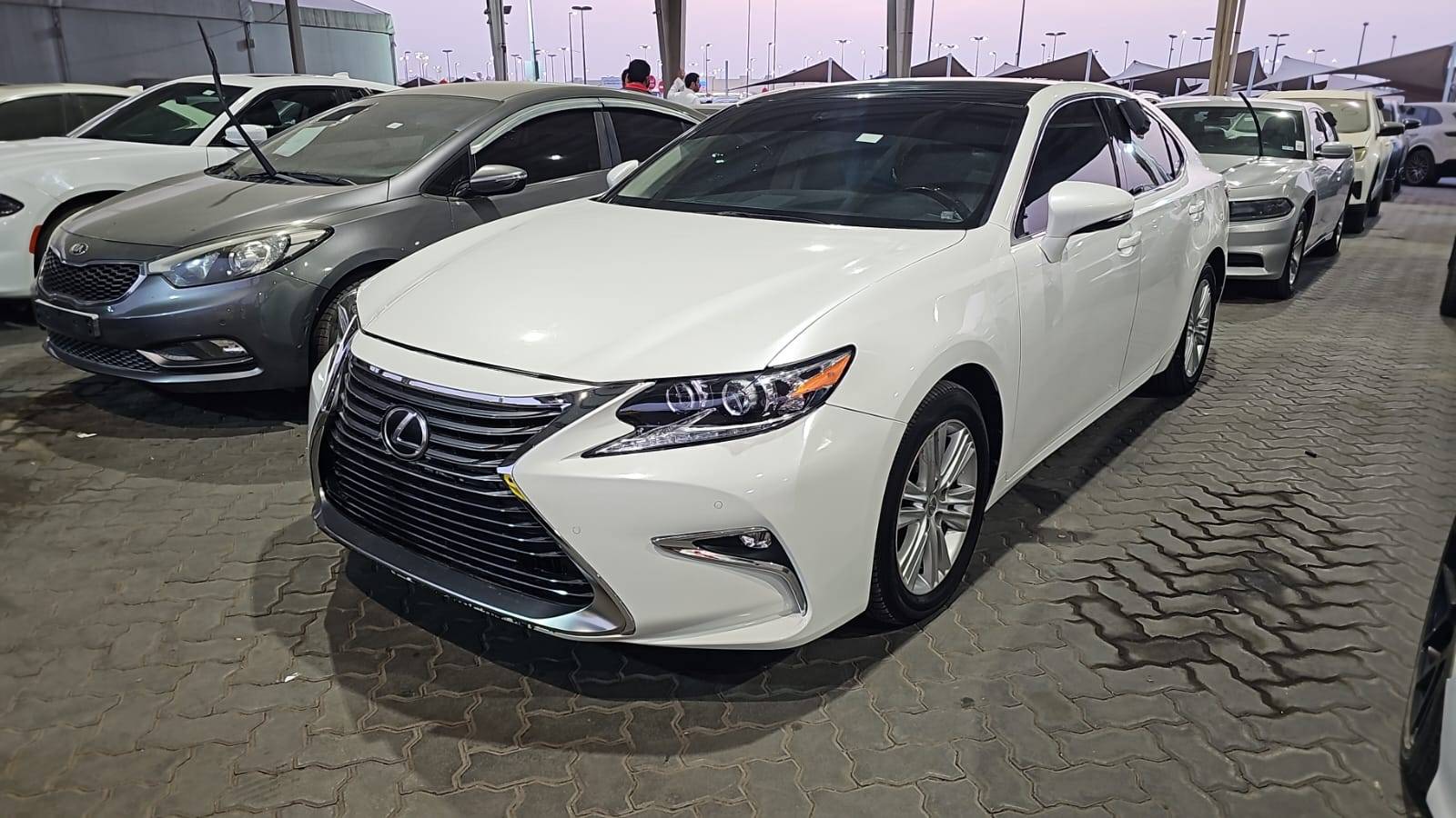 2015 LEXUS ES 350 — 251567 KM — Lot 2171244 — Souq - Marhaba Auctions Used Cars - Image 4