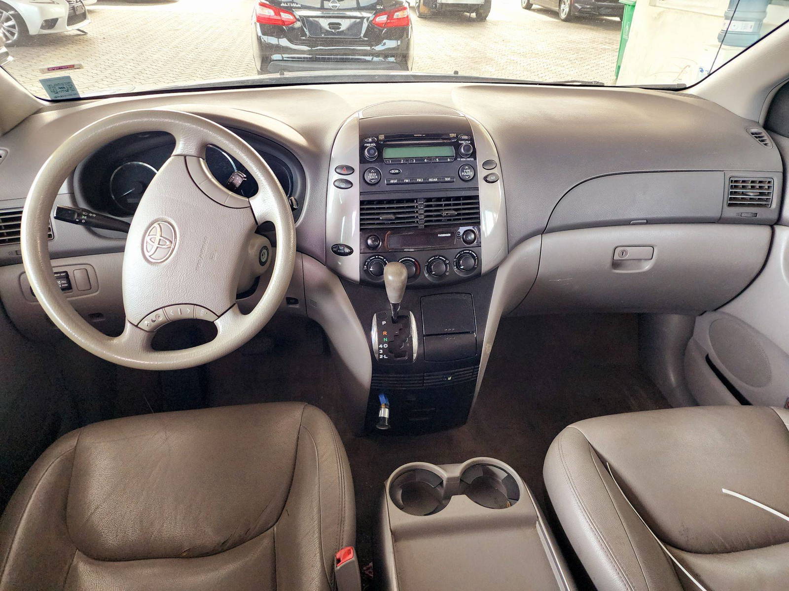 2010 TOYOTA SIENNA — 228254 Miles — Lot C3AS328088 — Souq - Marhaba Auctions Used Cars - Image 7