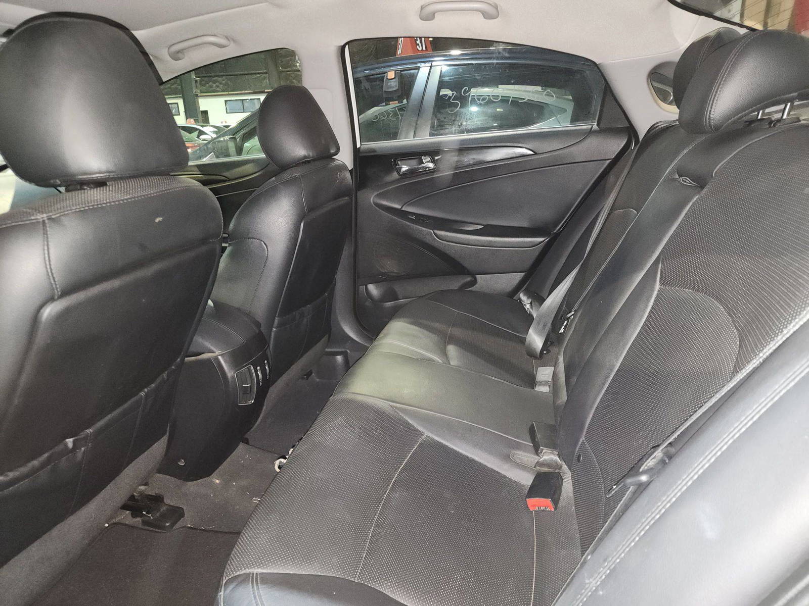 2014 HYUNDAI SONATA — 264446 Miles — Lot 39875371 — Al Quoz - Marhaba Auctions Used Cars - Image 5