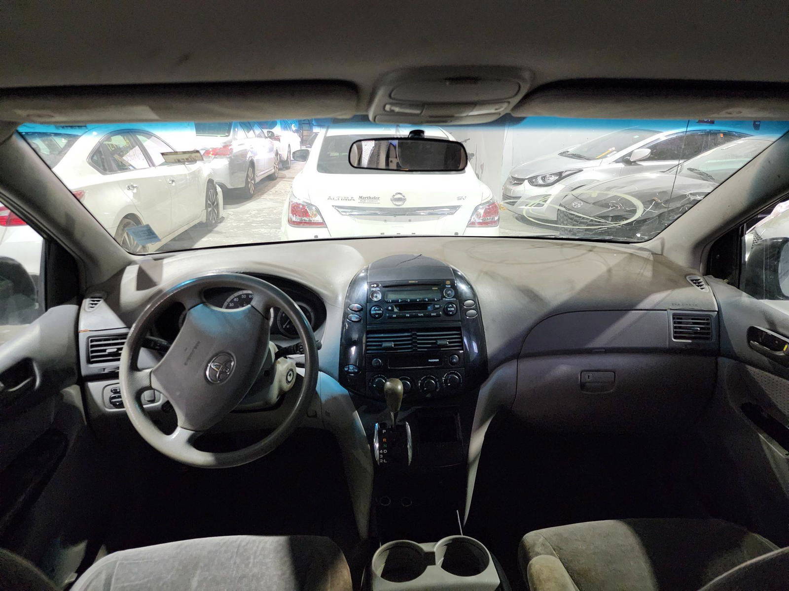2004 TOYOTA SIENNA — 189816 Miles — Lot 58815744 — Souq - Marhaba Auctions Used Cars - Image 4