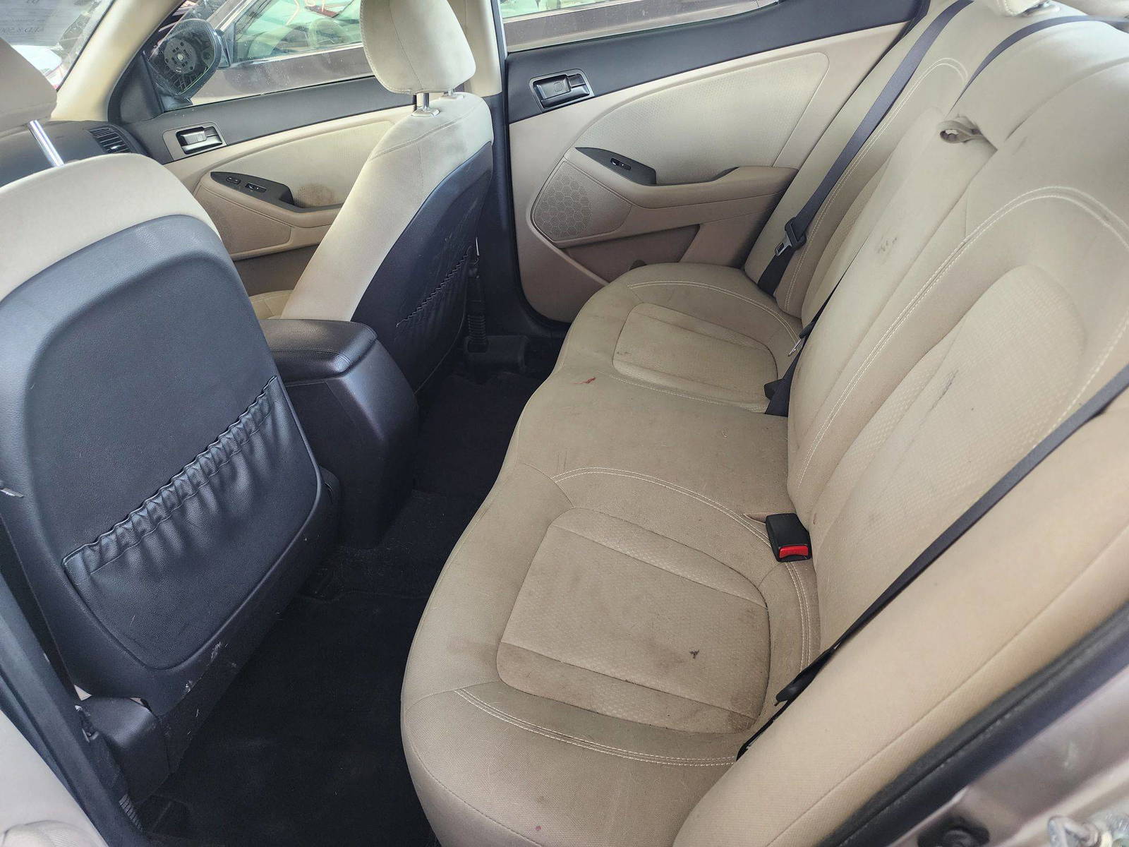 2011 KIA OPTIMA — 158630 Miles — Lot 34123 — Souq - Marhaba Auctions Used Cars - Image 7