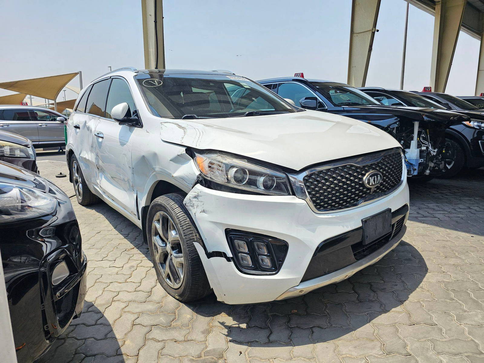 2017 KIA SORENTO — 158992 KM — Lot 65224064 — Souq - Marhaba Auctions Used Cars - Image 4