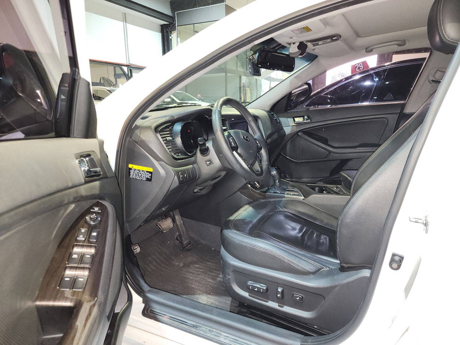 2011 KIA K5 — 223914 KM — Lot 110739 — Al Quoz - Marhaba Auctions Used Cars - Image 9