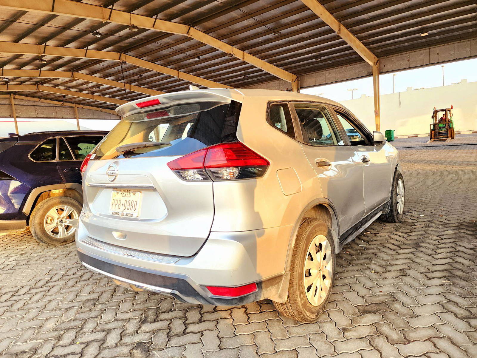 2017 NISSAN ROGUE — 178785 Miles — Lot W390913 — Souq - Marhaba Auctions Used Cars - Image 3