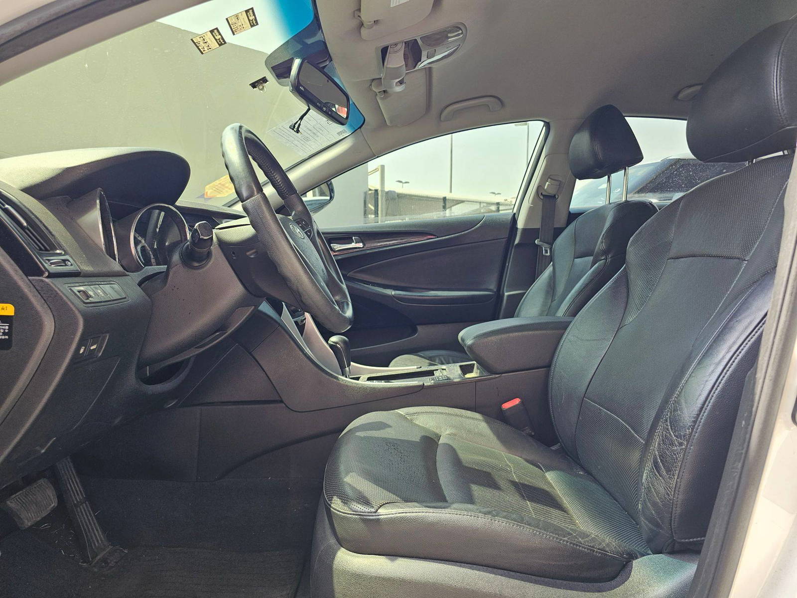 2010 HYUNDAI SONATA — 180336 KM — Lot 070824 — Souq - Marhaba Auctions Used Cars - Image 8