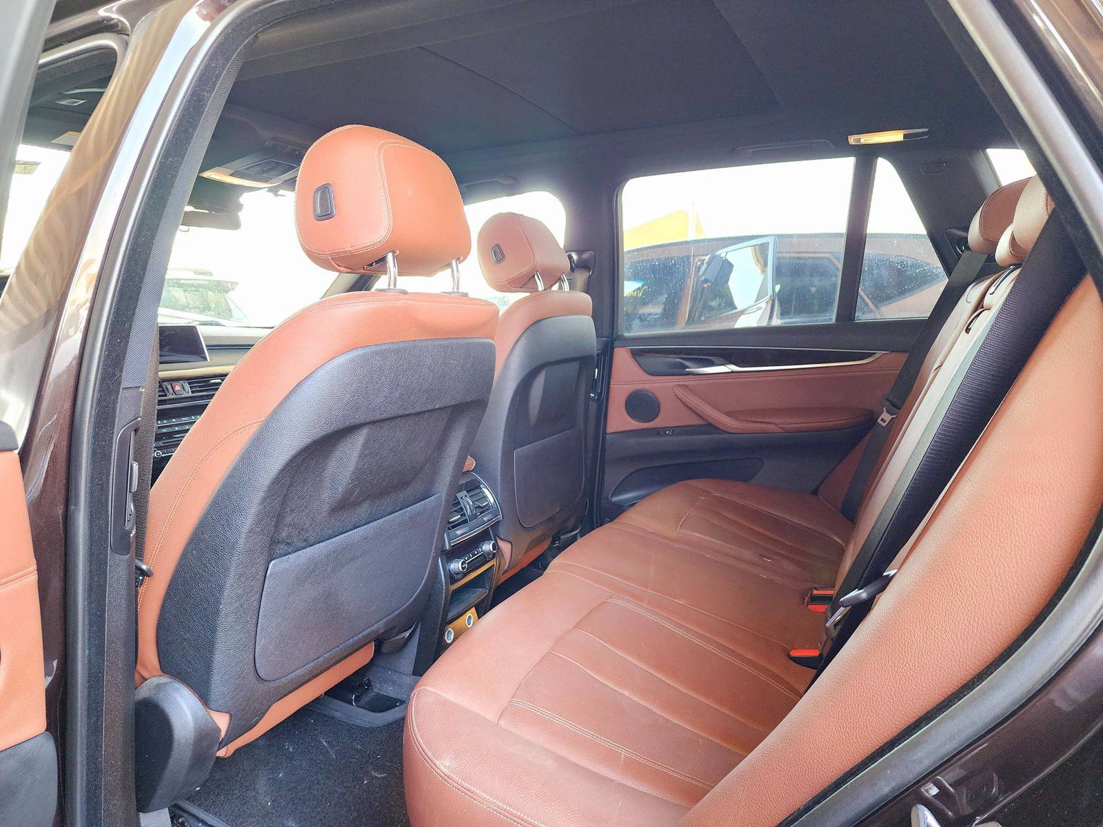 2018 BMW X5 SDRIVE35I — 101129 Miles — Lot 9J0Z17603 — Souq - Marhaba Auctions Used Cars - Image 6