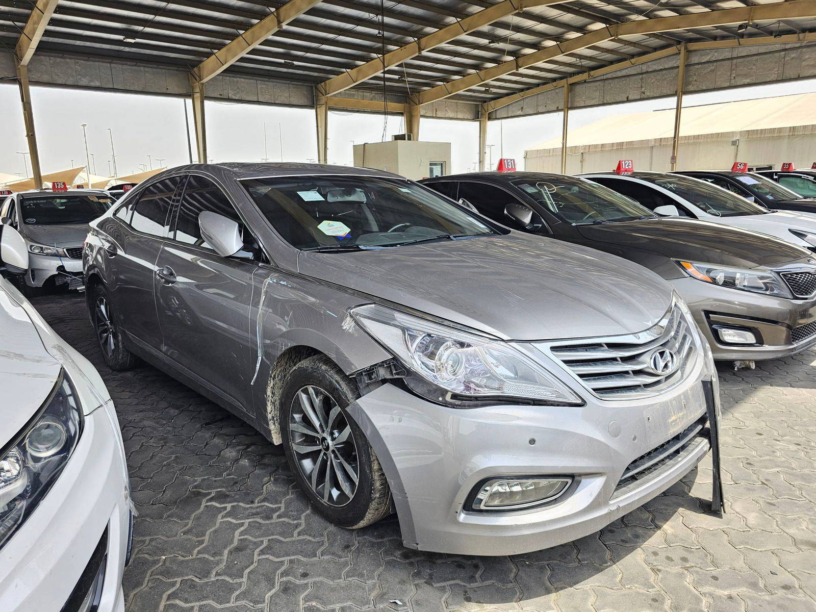 2011 HYUNDAI GRANDEUR — 121904 KM — Lot 081458 — Souq - Marhaba Auctions Used Cars - Image 4