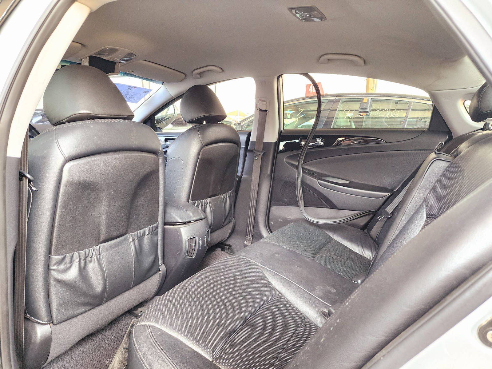2011 HYUNDAI SONATA — 132684 KM — Lot 254930 — Souq - Marhaba Auctions Used Cars - Image 6