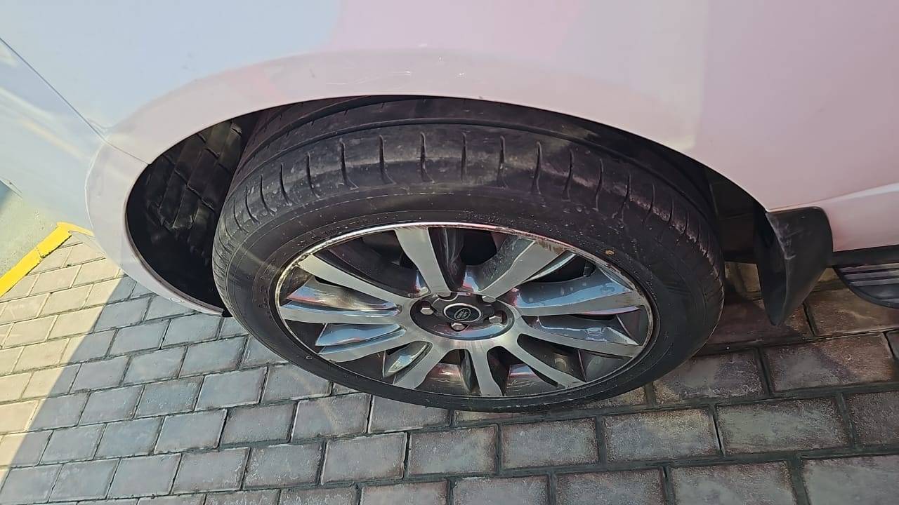 2014 LAND ROVER RANGE ROVER VOGUE — 246795 KM — Lot EA130937 — Souq - Marhaba Auctions Used Cars - Image 3
