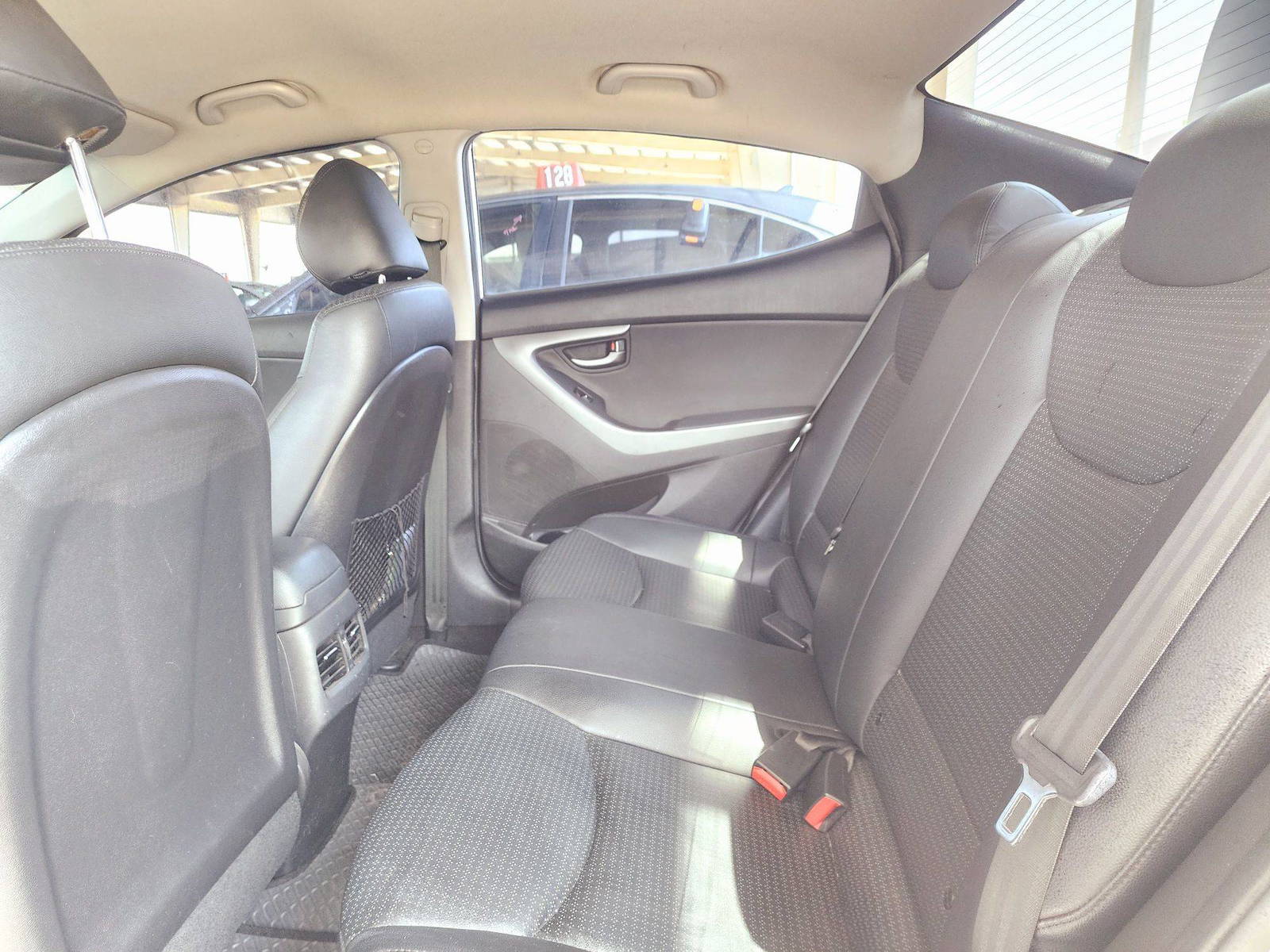 2014 HYUNDAI AVANTE — 209390 KM — Lot 980018 — Souq - Marhaba Auctions Used Cars - Image 6