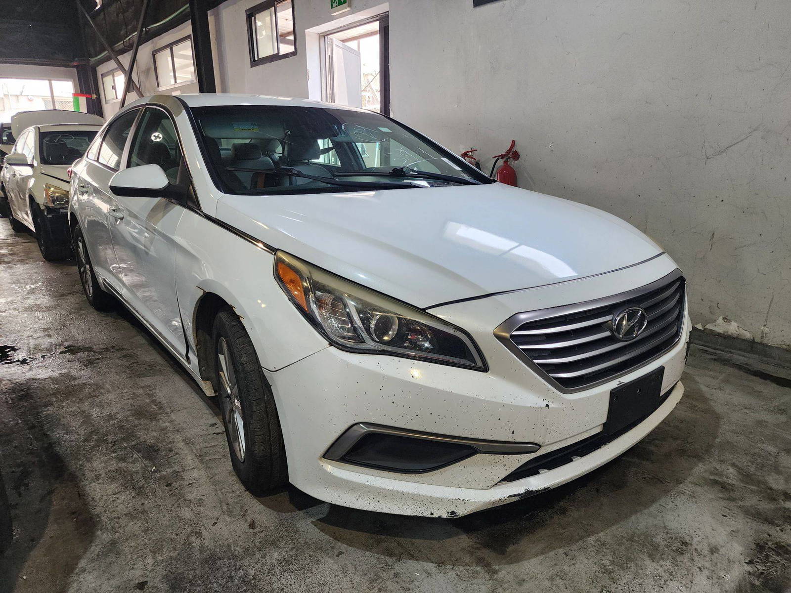 2016 HYUNDAI SONATA — 196098 Miles — Lot 319119 — Al Quoz - Marhaba Auctions Used Cars - Image 5