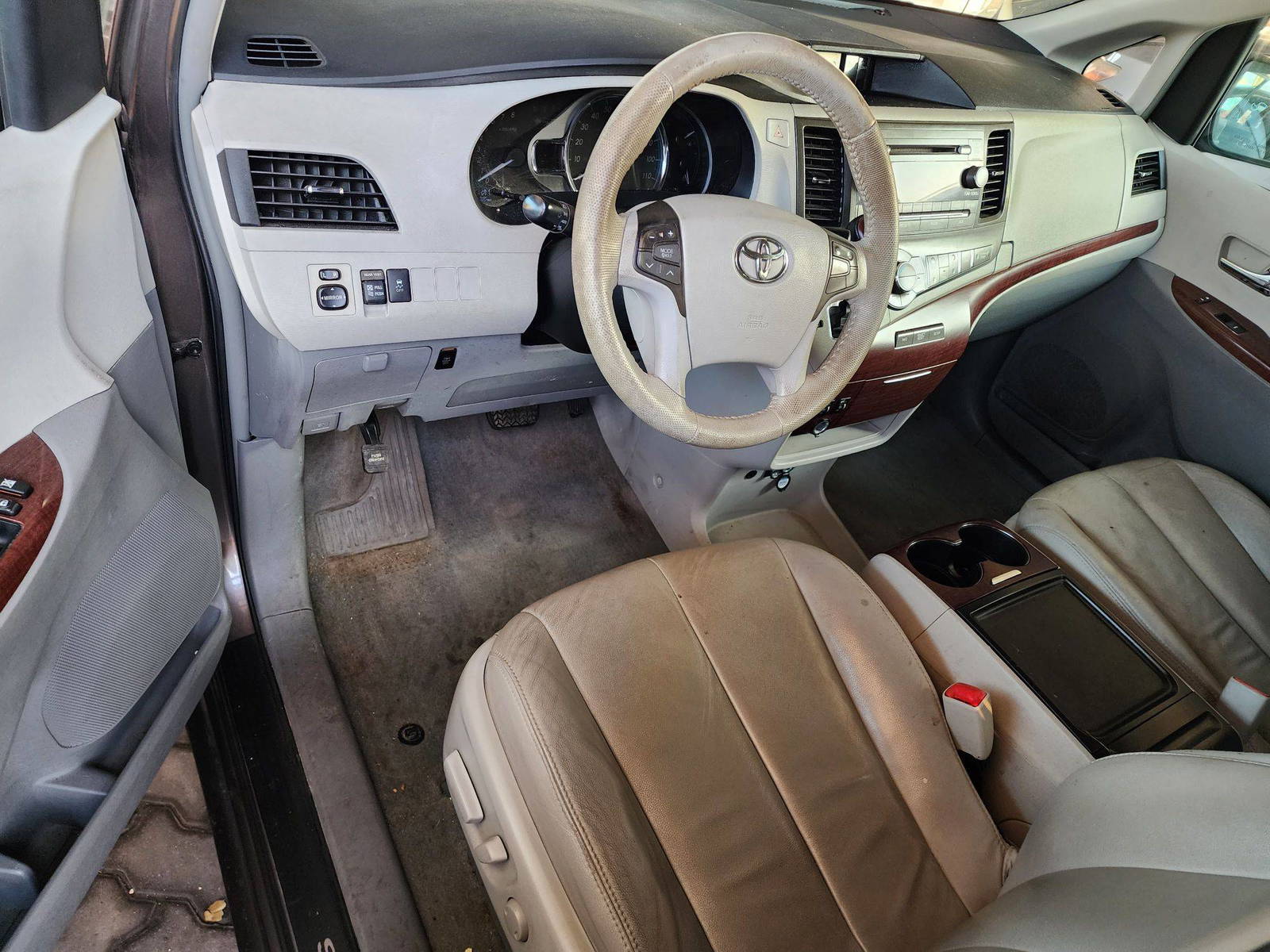 2013 TOYOTA SIENNA — 307767 Miles — Lot 70320753 - Marhaba Auctions Used Cars - Image 9