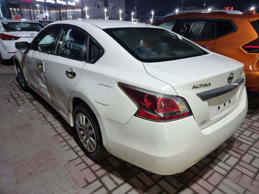 2015 NISSAN ALTIMA — 180669 KM — Lot 215487 — Ind. 12 - Marhaba Auctions Used Cars - Image 4