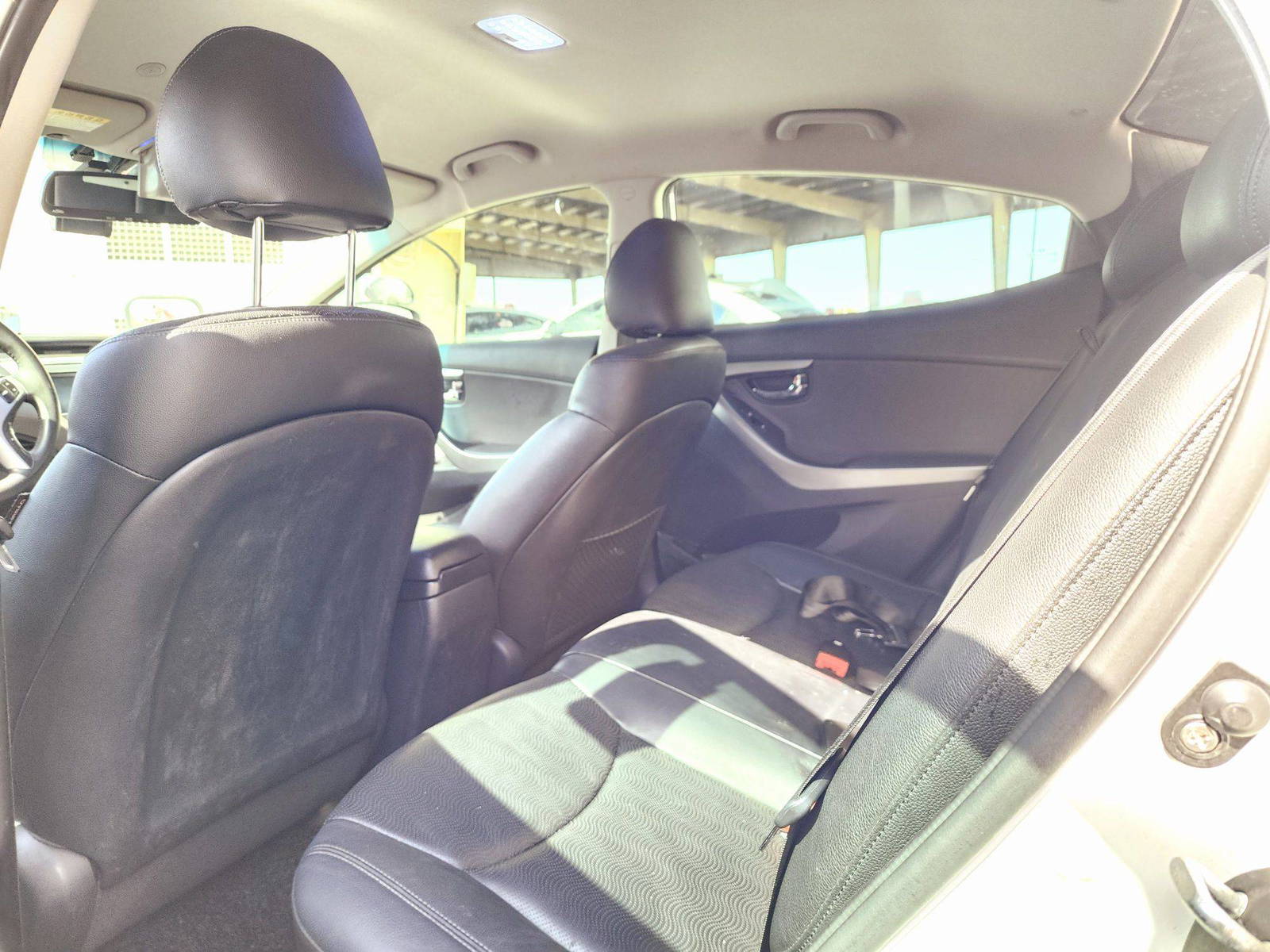 2011 HYUNDAI AVANTE — 117733 KM — Lot 017032 — Souq - Marhaba Auctions Used Cars - Image 6