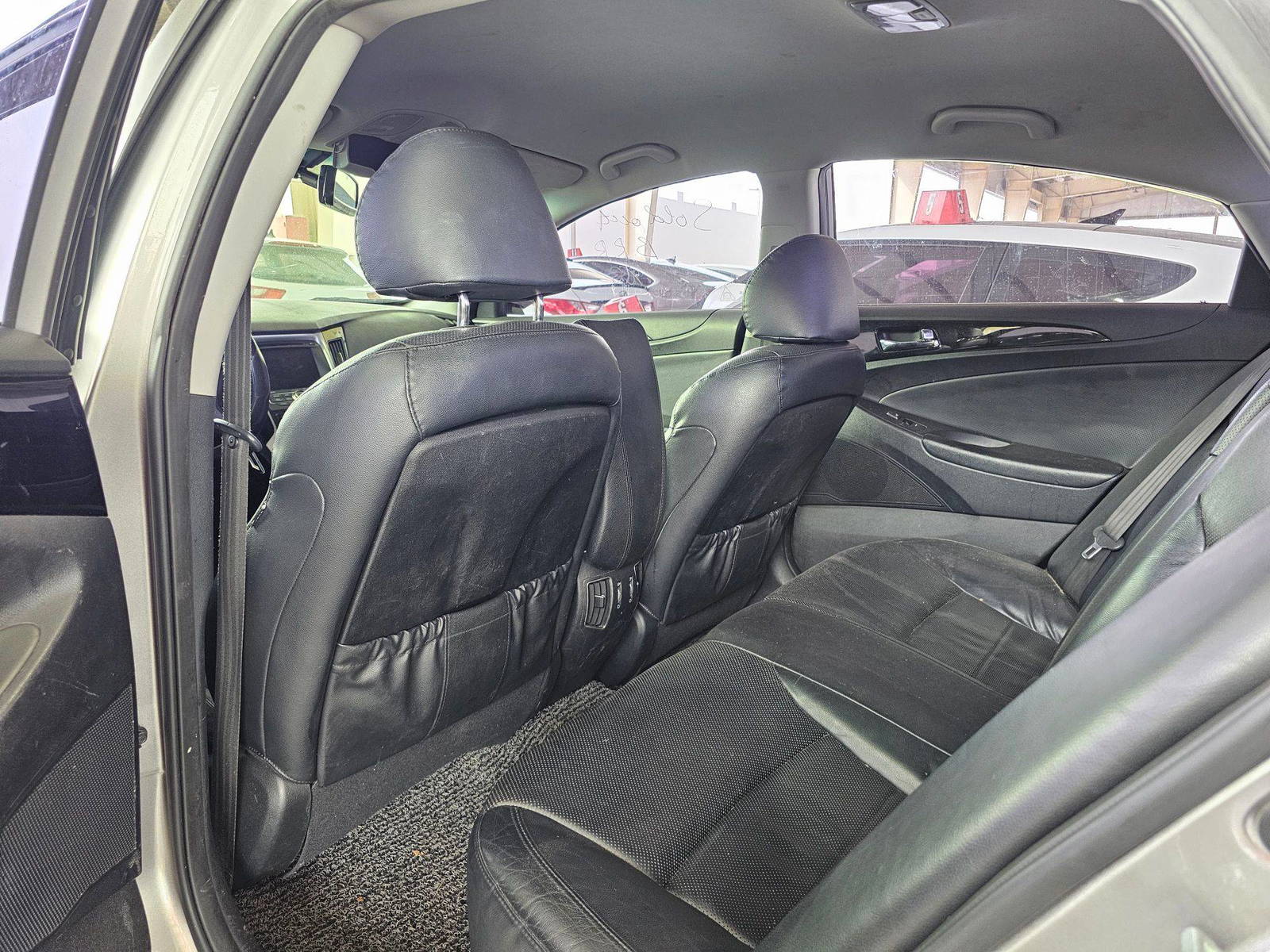 2011 HYUNDAI SONATA — 148961 KM — Lot 337871 — Souq - Marhaba Auctions Used Cars - Image 6
