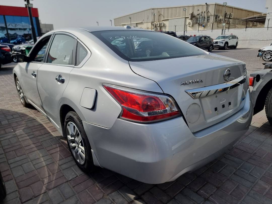 2014 NISSAN ALTIMA — 186851 Miles — Lot 215187 — Ind. 12 - Marhaba Auctions Used Cars - Image 5