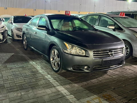 NISSAN MAXIMA
