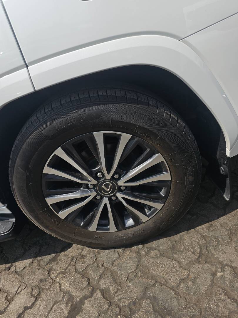 2023 LEXUS LX-600 — 163336 KM — Lot P4022929 — Souq - Marhaba Auctions Used Cars - Image 6