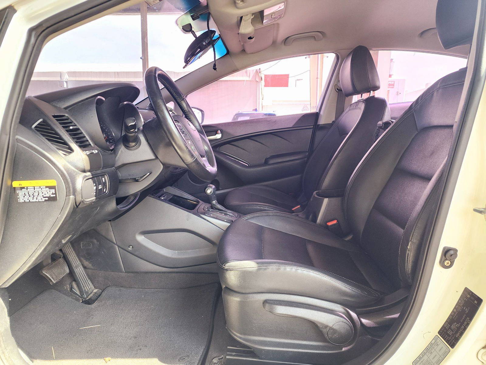 2015 KIA K3 — 233329 KM — Lot 382126 — Souq - Marhaba Auctions Used Cars - Image 8