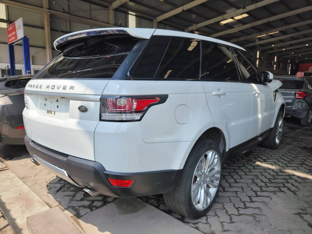 2014 LAND ROVER RANGE ROVER SPORT HSE — 96498 Miles — Lot EA370006 — Main - Marhaba Auctions Used Cars - Image 4