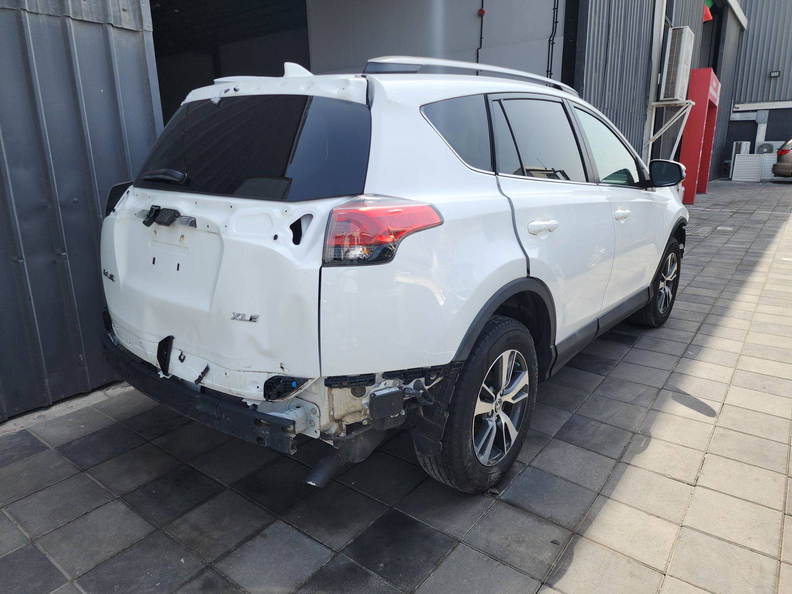 2018 TOYOTA RAV4 — 91046 Miles — Lot 77898754 — Souq - Marhaba Auctions Used Cars - Image 3