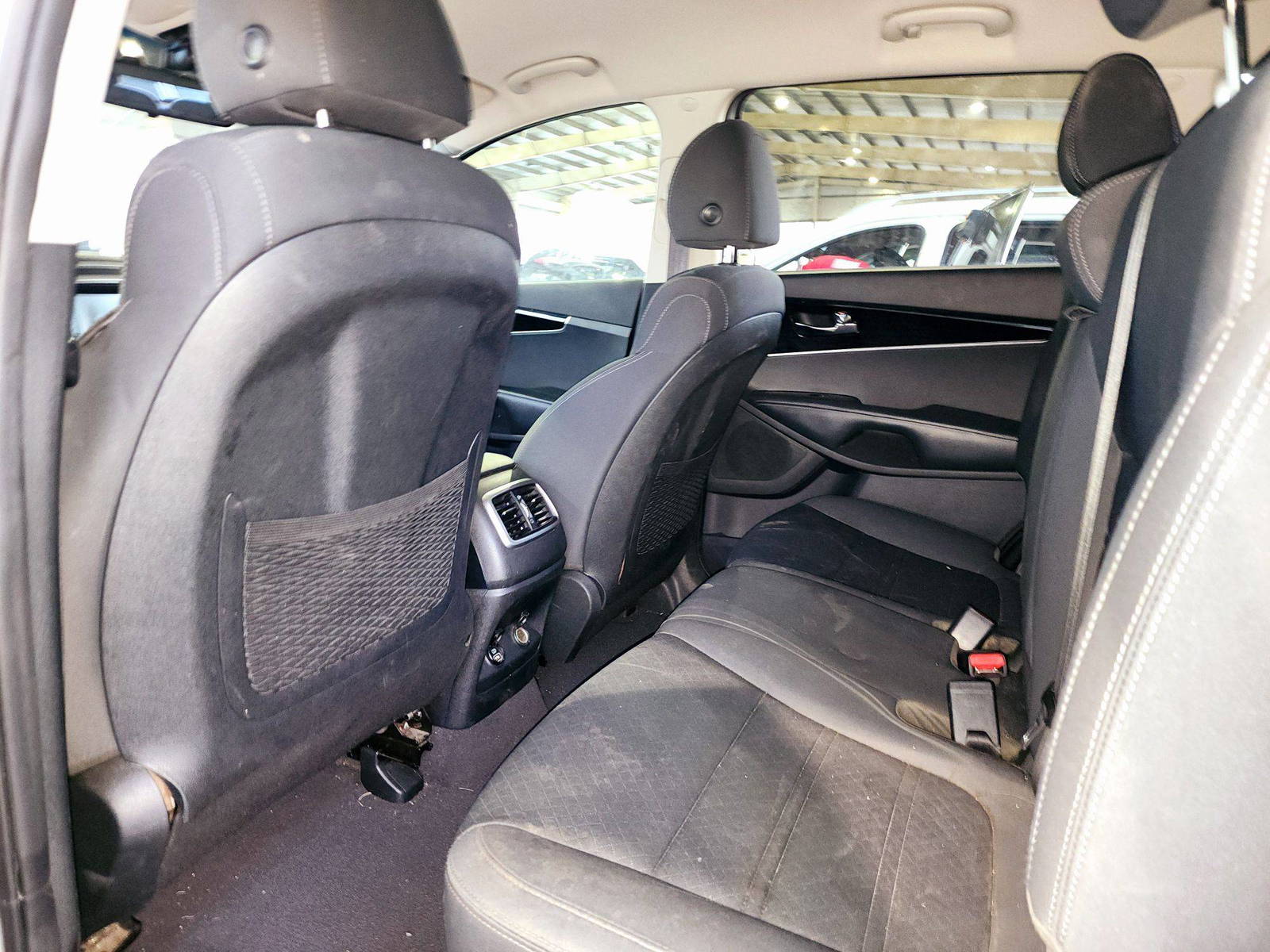 2020 KIA SORENTO — 117723 Miles — Lot 4508997 — Souq - Marhaba Auctions Used Cars - Image 6