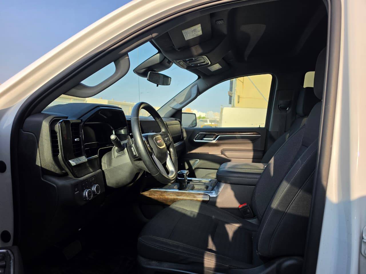2023 GMC SIERRA K1500 — 208499 KM — Lot 93687365 - Marhaba Auctions Used Cars - Image 6