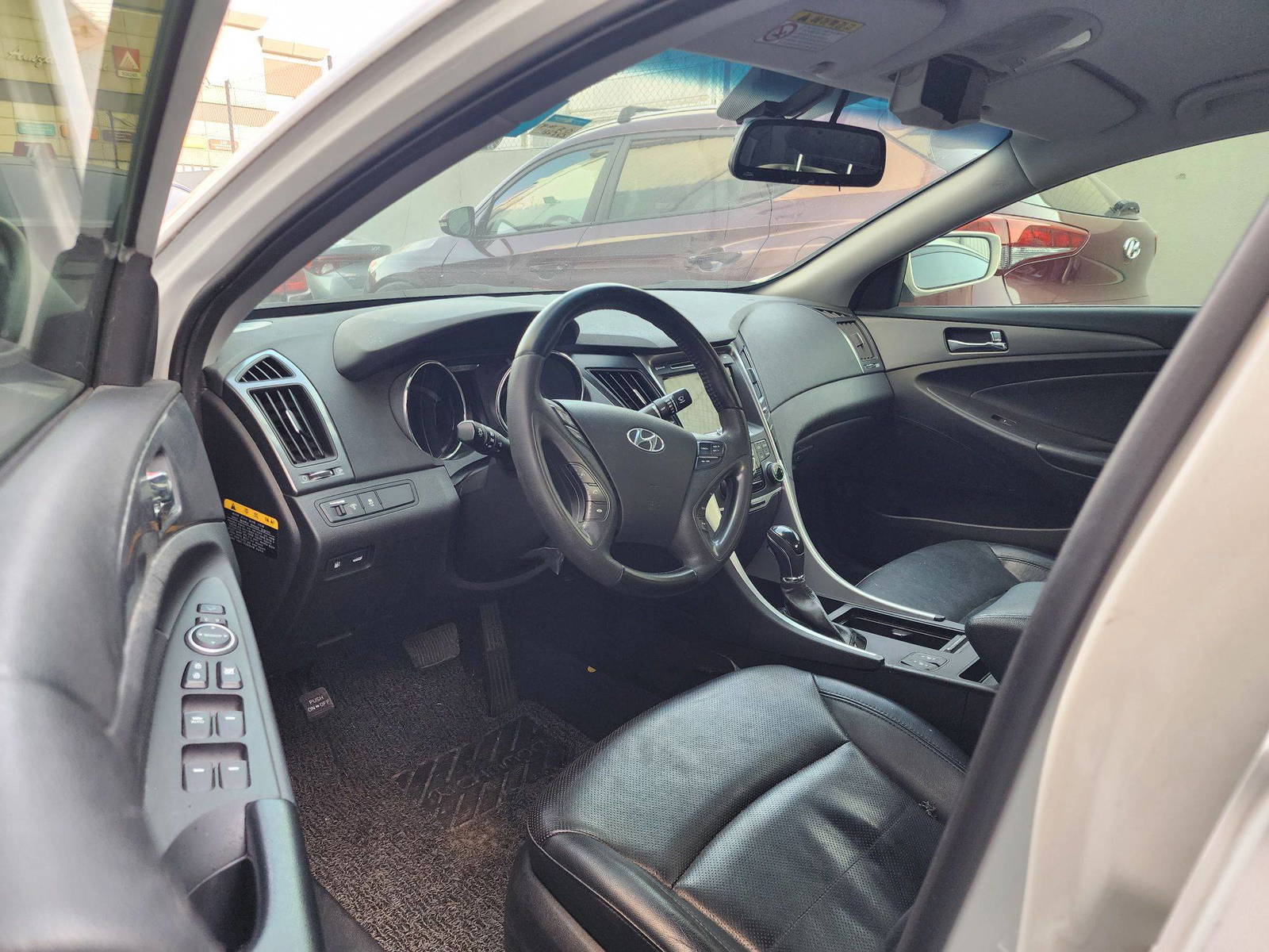 2013 HYUNDAI SONATA — 166743 KM — Lot 062891 — Al Quoz - Marhaba Auctions Used Cars - Image 9