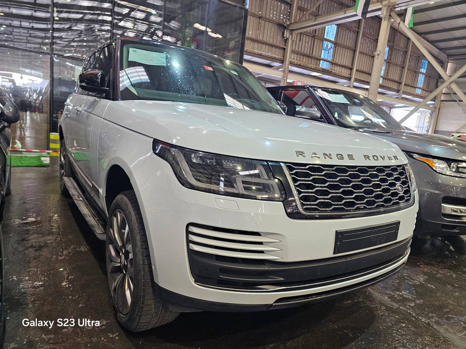 2018 LAND ROVER RANGE ROVER VOGUE — 166405 KM — Lot 125478 — Main - Marhaba Auctions Used Cars - Image 4