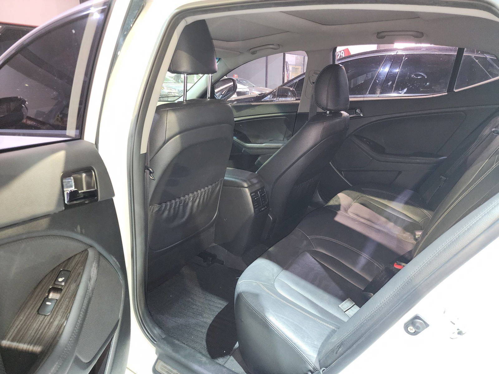 2011 KIA K5 — 223914 KM — Lot 110739 — Al Quoz - Marhaba Auctions Used Cars - Image 7