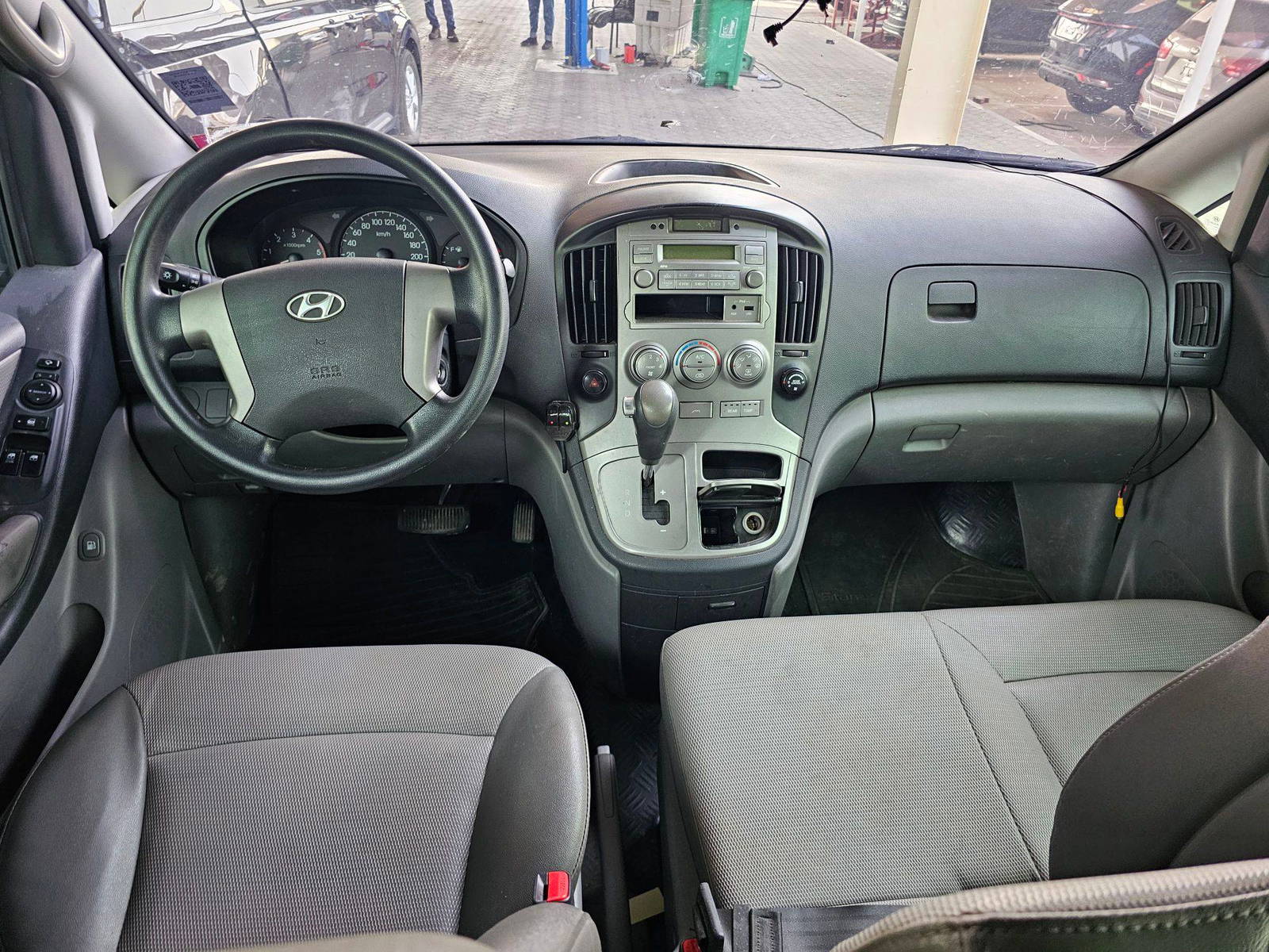 2011 HYUNDAI GRAND STAREX — 284918 KM — Lot 305221 — Souq - Marhaba Auctions Used Cars - Image 7