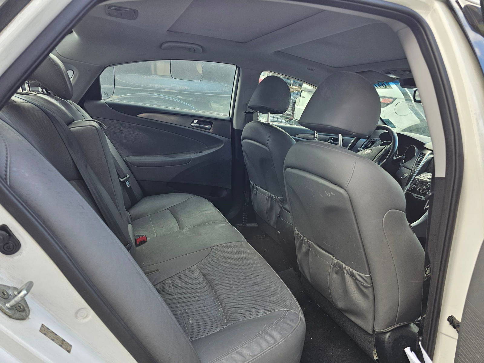 2015 HYUNDAI SONATA — 135748 Miles — Lot 48FA120102 — Souq - Marhaba Auctions Used Cars - Image 7