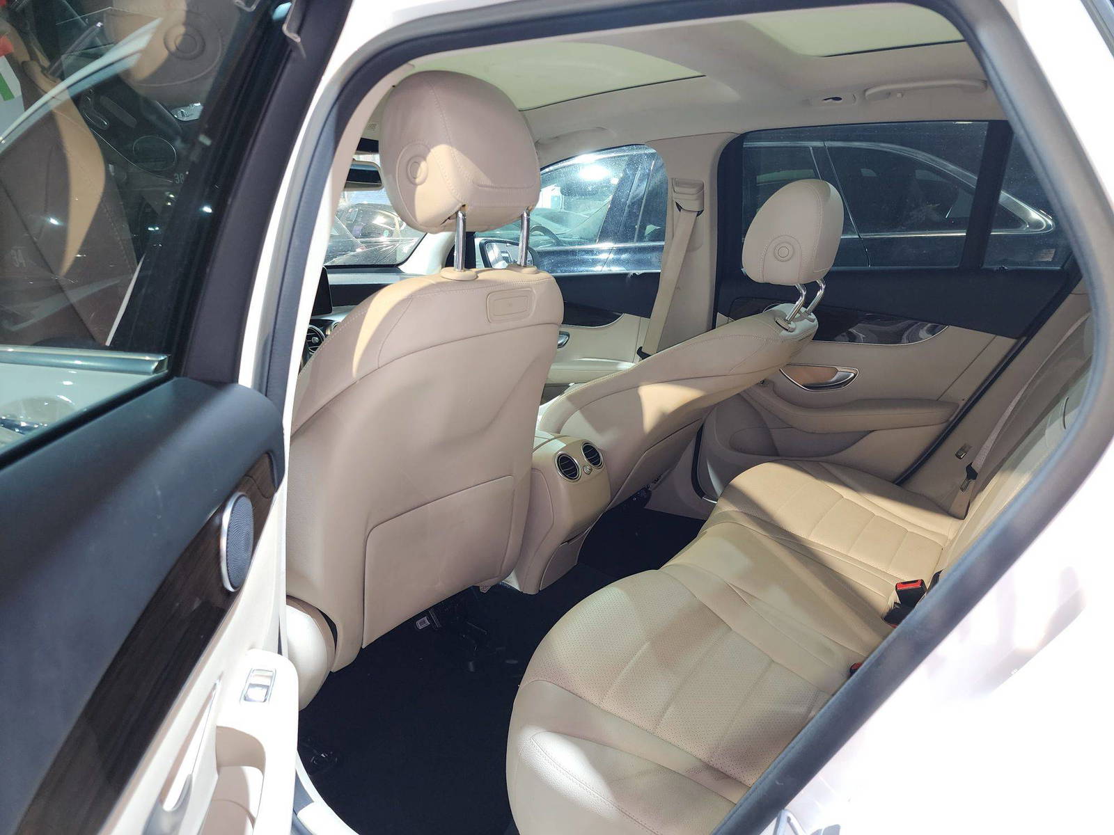 2018 MERCEDES BENZ GLC-300 — 102641 Miles — Lot 109525 — Al Quoz - Marhaba Auctions Used Cars - Image 7