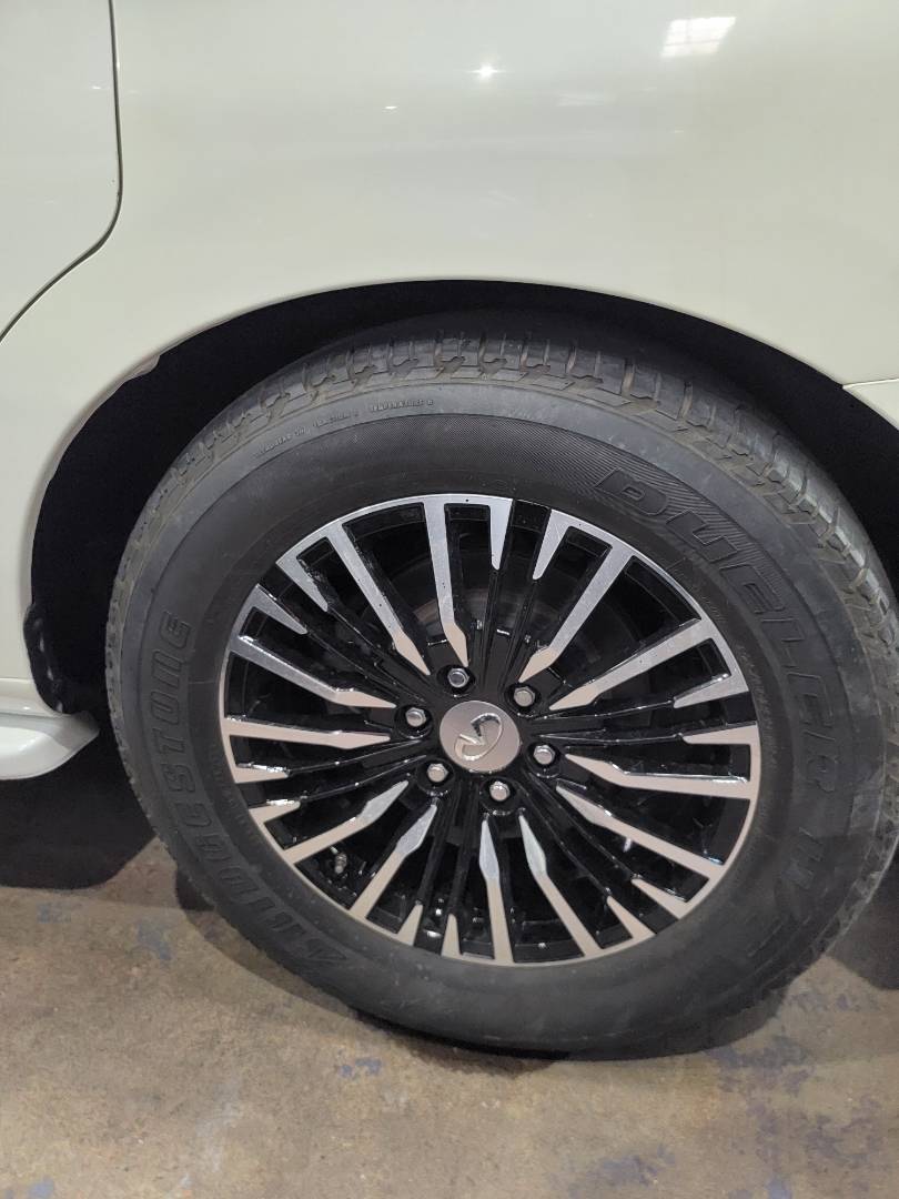 2017 INFINITI QX80 — 123342 Miles — Lot 3H9152067 — Main - Marhaba Auctions Used Cars - Image 9