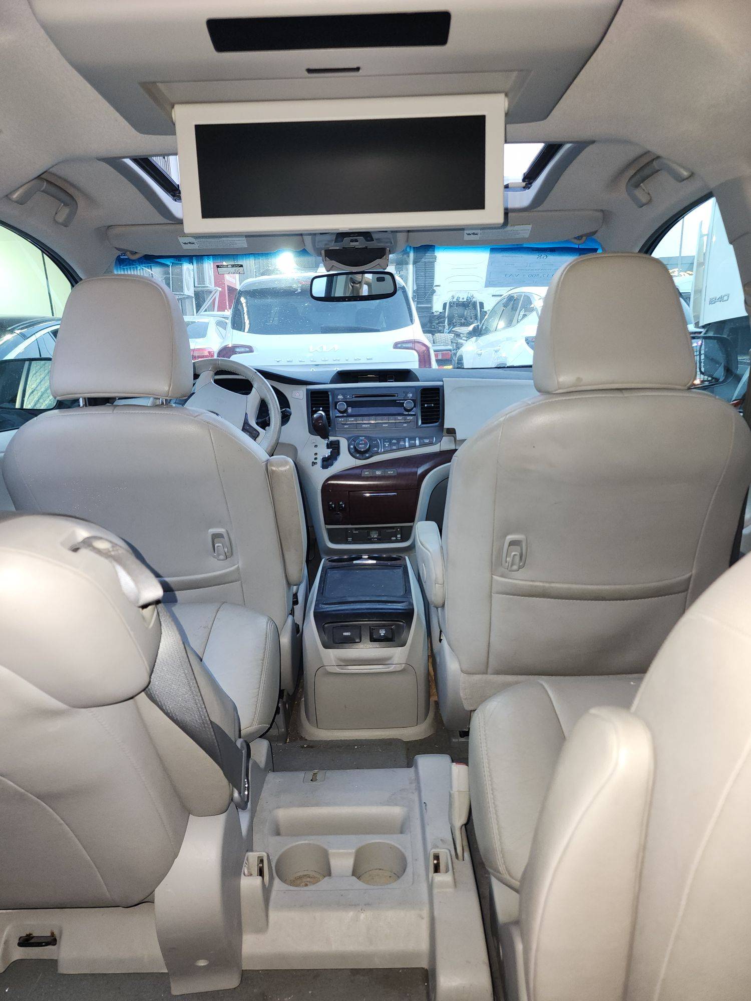2012 TOYOTA SIENNA — 233153 Miles — Lot C6CS227925 — Al Quoz - Marhaba Auctions Used Cars - Image 9