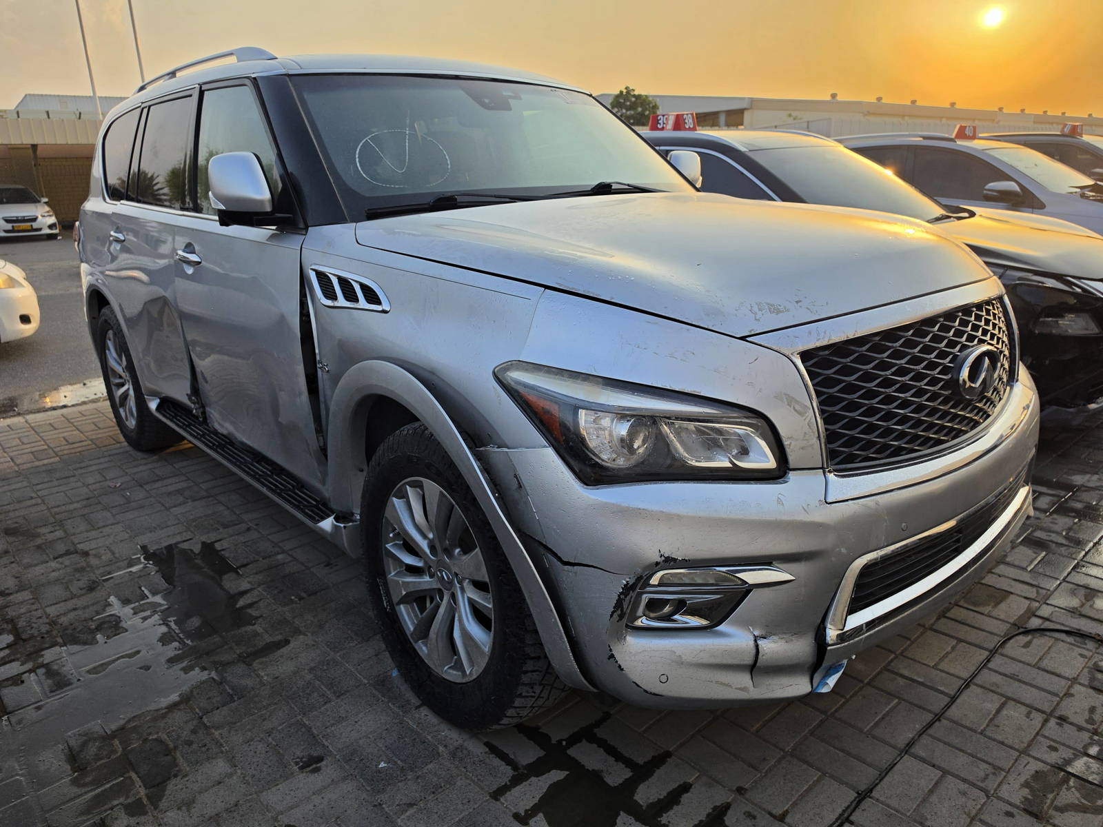 INFINITI QX80 2017 view 2