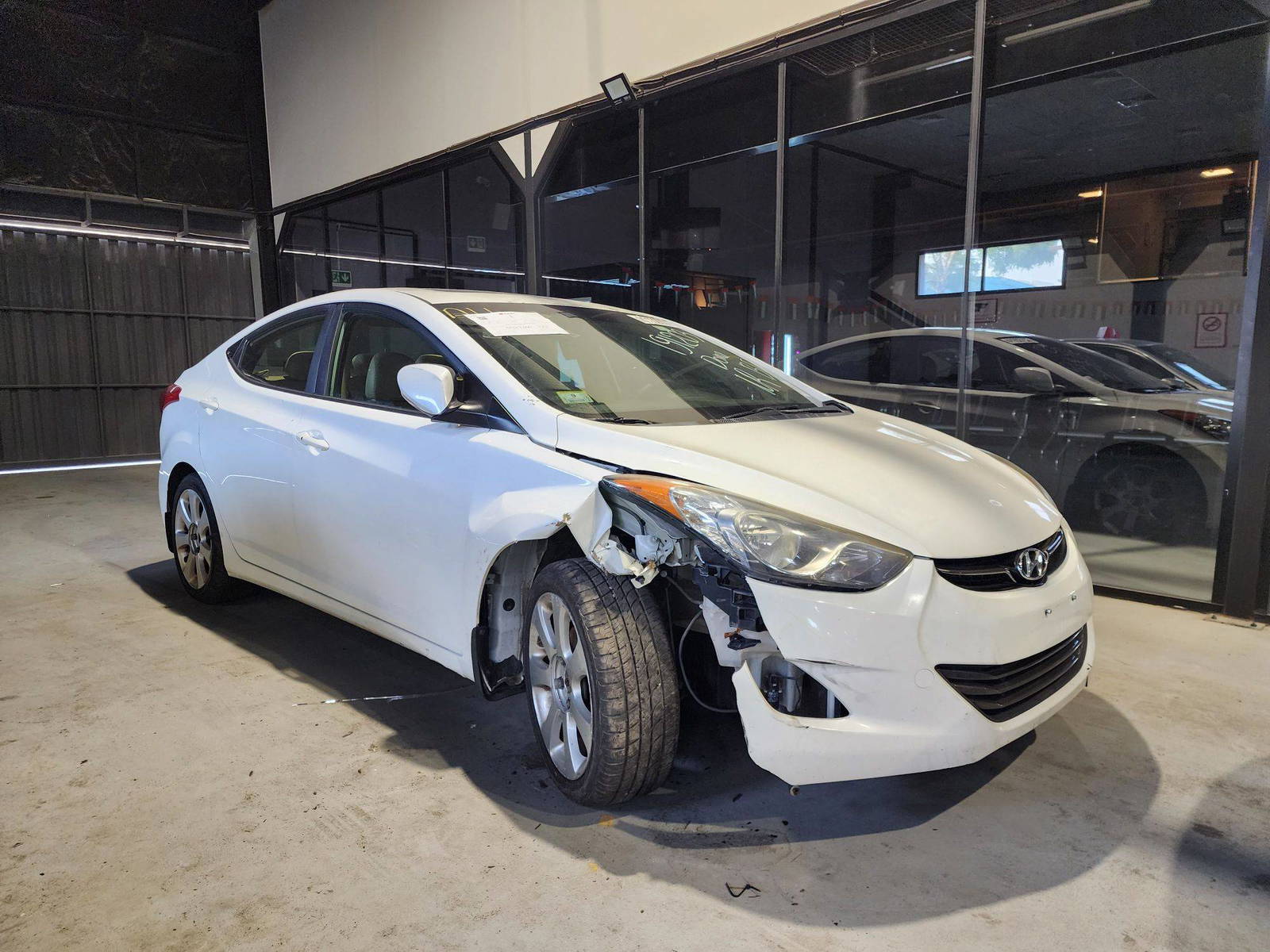 2013 HYUNDAI ELANTRA — 197743 Miles — Lot 82132014 — Al Quoz - Marhaba Auctions Used Cars - Image 4