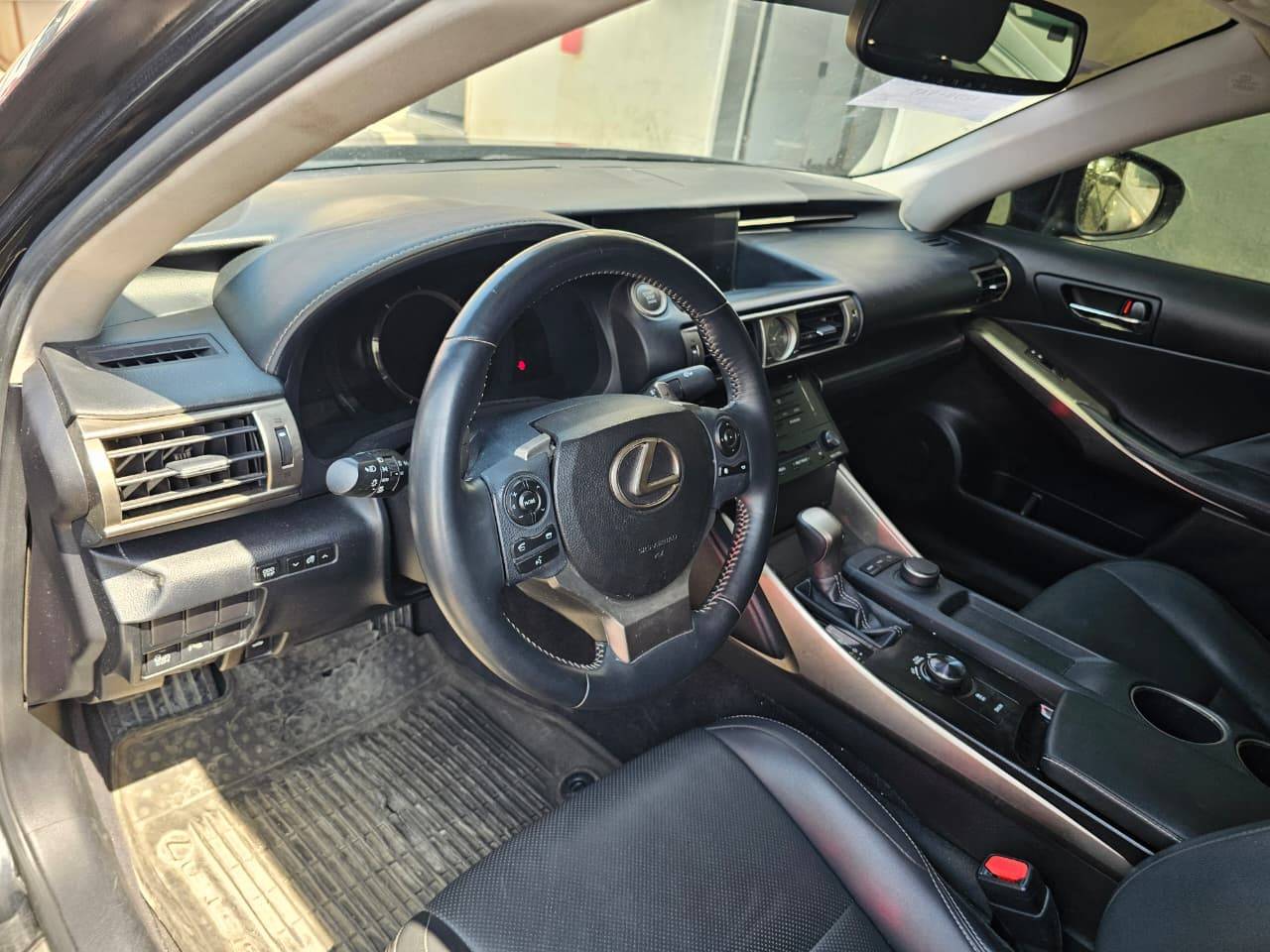 2014 LEXUS IS 250 — 204804 KM — Lot 5039468 — Main - Marhaba Auctions Used Cars - Image 8